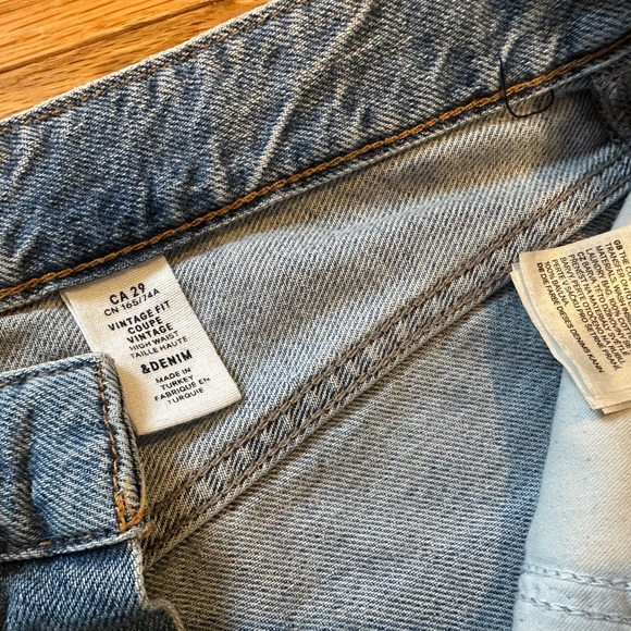 H&M high rise vintage fit jeans with metallic details - Picture 8 of 8